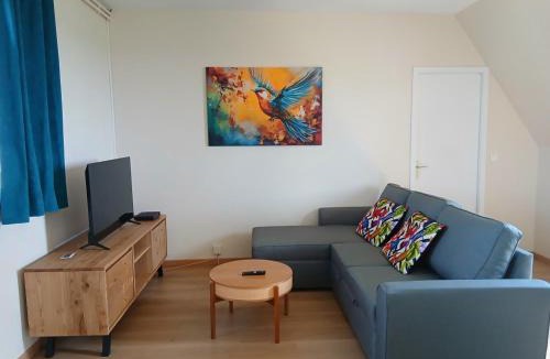 Saint-Martin-en-Biere Apartment | Birdsong