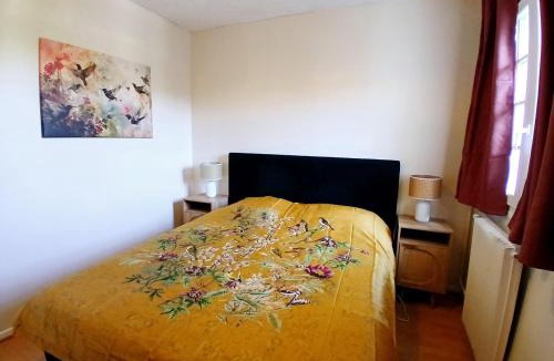 Saint-Martin-en-Biere Apartment | Birdsong