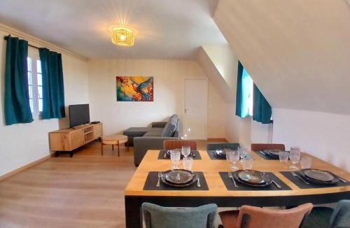 Saint-Martin-en-Biere Apartment | Birdsong