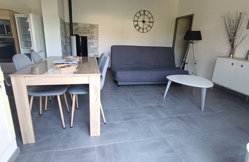 Troyes House | Birdsong