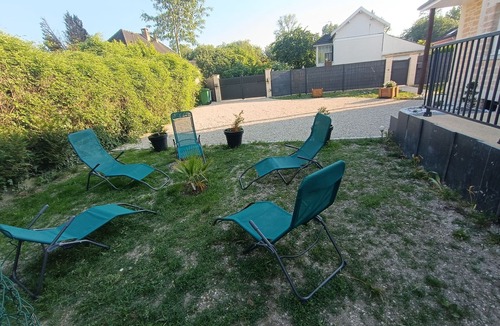 Troyes House | Birdsong