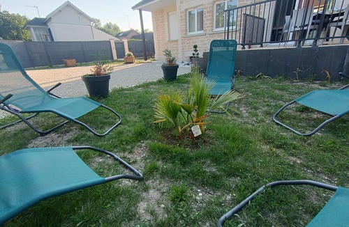 Troyes House | Birdsong