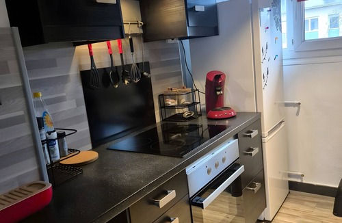 Deux Croix-Banchais Apartment | Birgé Spacious 4-Bedroom Apartment with Balcony for 7 Guests