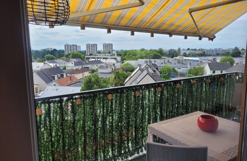 Deux Croix-Banchais Apartment | Birgé Spacious 4-Bedroom Apartment with Balcony for 7 Guests