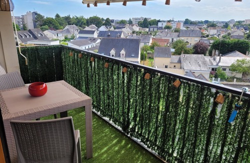 Deux Croix-Banchais Apartment | Birgé Spacious 4-Bedroom Apartment with Balcony for 7 Guests