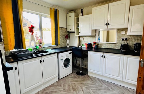 Kidderminster House | Birmingham 3 bedrooms- Sleeps 6- Free parking