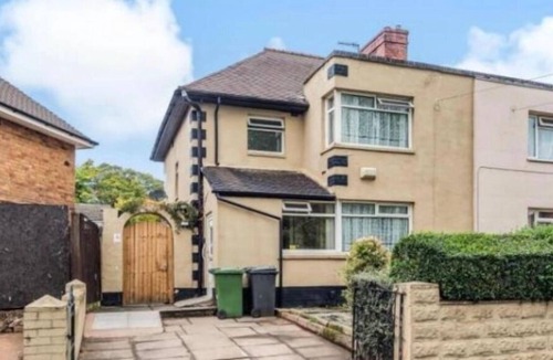 Kidderminster House | Birmingham 3 bedrooms- Sleeps 6- Free parking