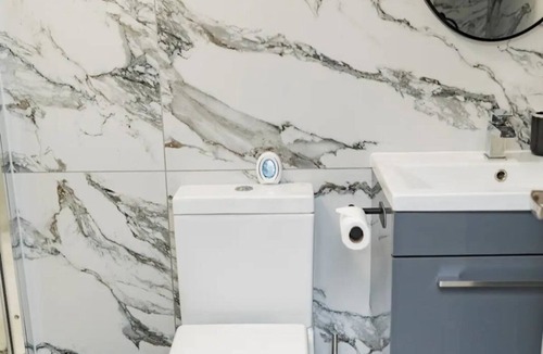 Sheldon Apartment | Birmingham | Short Term Rental