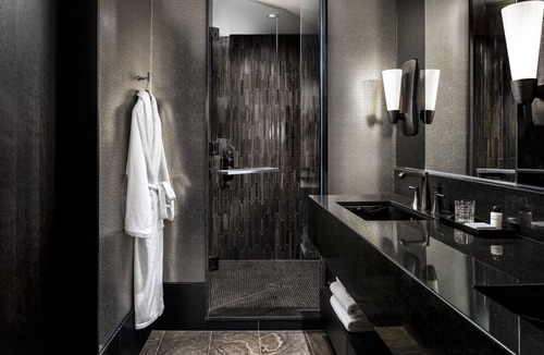 Fashion District Hotel | Bisha, a Luxury Collection Hotel Toronto