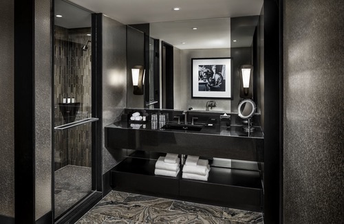 Fashion District Hotel | Bisha, a Luxury Collection Hotel Toronto