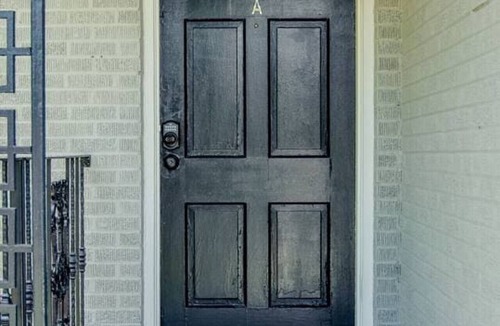 Kessler Apartment | Bishop Arts 1BR | Local Art | Walk to Downtown