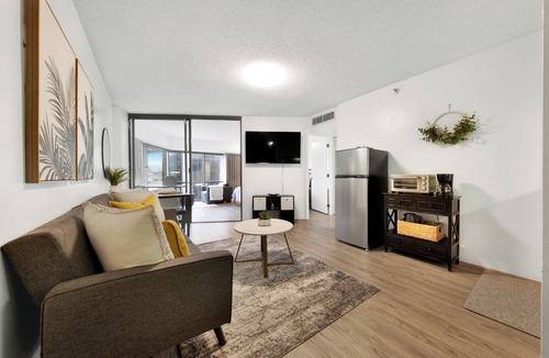 Downtown Honolulu Condo | Bishop Suites @ Executive Centre, #3903, Mountain View Suite w/Full Kitchen