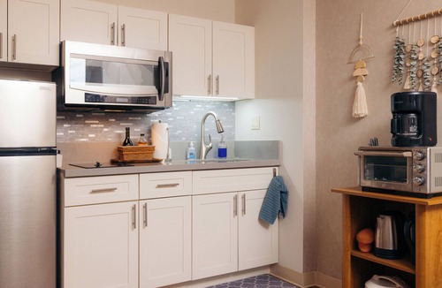 Downtown Honolulu Condo | Bishop Suites @ Executive Centre, Unit #2104 Ocean View Suite, Downtown Honolulu