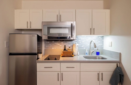 Downtown Honolulu Condo | Bishop Suites @ Executive Centre, Unit #2104 Ocean View Suite, Downtown Honolulu