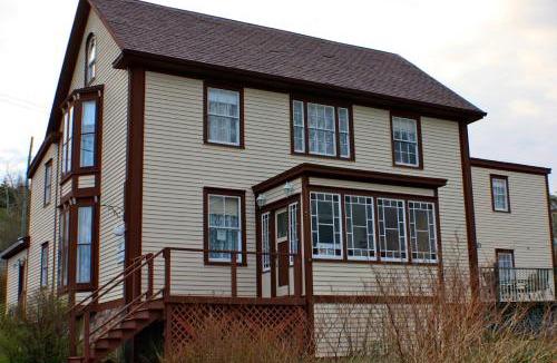 Trinity Hotel | Bishop White Manor