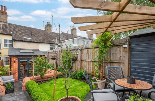 Bury St Edmunds House | Bishops - Two Bedroom House, Sleeps 4