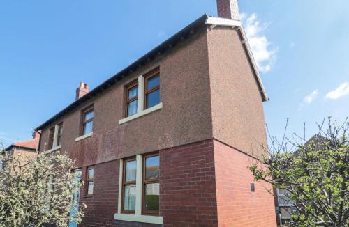 Amble House | Bisley House