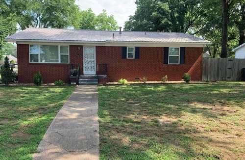 Searcy House | Bison Hall 1, no cleaning fee, 1 block from Harding