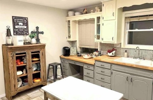 Searcy House | Bison Hall 2, no cleaning fee, 1 block from Harding