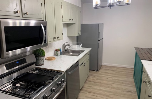 Searcy House | Bison Hall 4, no cleaning fee, near court square