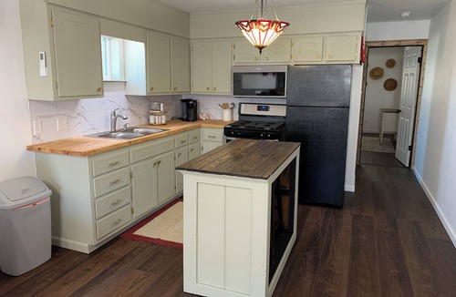 Searcy Apartment | Bison Hall 5, No cleaning fee, Near Harding