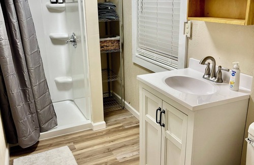 Searcy House | Bison Hall 8, 1 block from Harding, no cleaning fee