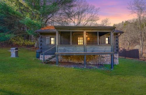 South Bloomingville House | Bison Hollow Hideaway