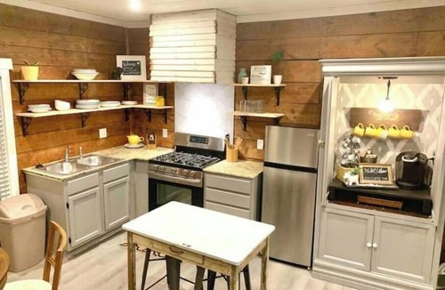 Searcy House | Bison Home, no cleaning fee. 1 block from Harding