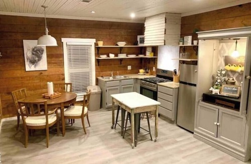 Searcy House | Bison Home, no cleaning fee. 1 block from Harding