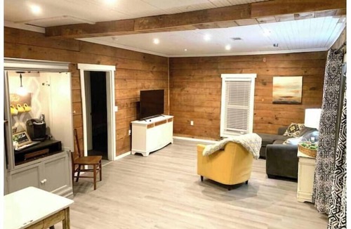 Searcy House | Bison Home, no cleaning fee. 1 block from Harding