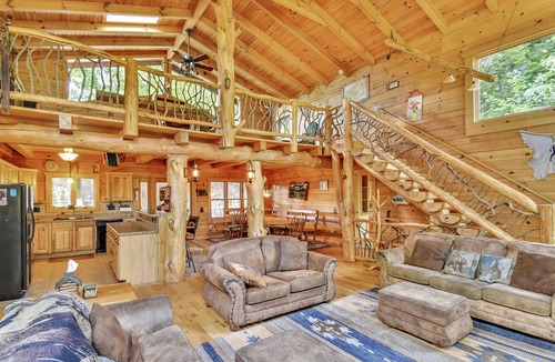 Clyde Cabin | Bison Ranch Retreat - Luxury Lodge with 2 Master Suites