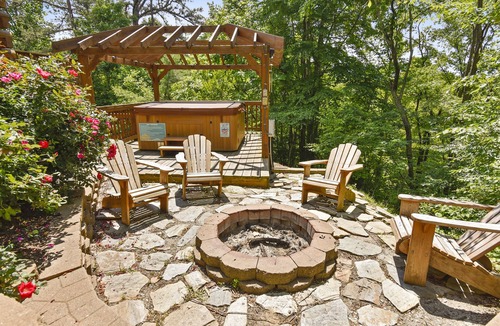 Clyde Cabin | Bison Ranch Retreat - Luxury Lodge with 2 Master Suites