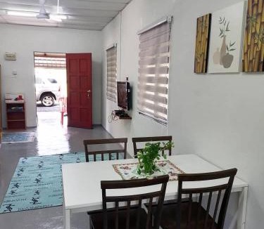 Lubok House | Bistari Homestay