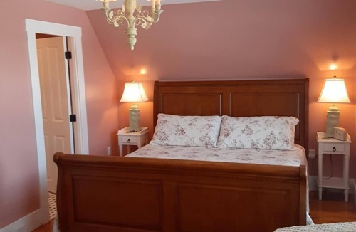 York Beach Bed & Breakfast | Bittersweet Bed and Breakfast