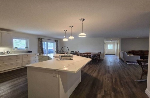 North Port House | Bizlodge County Greenside Lakeview (Greenpoint Lodge)