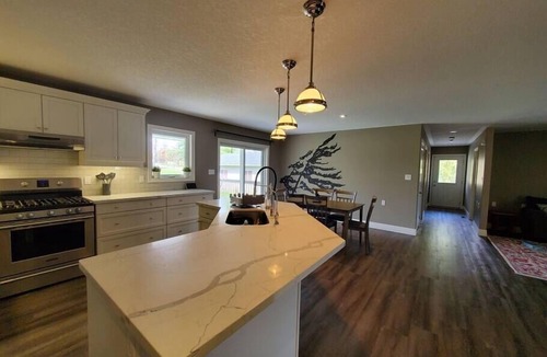 North Port House | Bizlodge County Greenside Lakeview (Greenpoint Lodge)