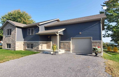 Greater Napanee House | BizLodge Napanee Hillside Bayview | Group & Family