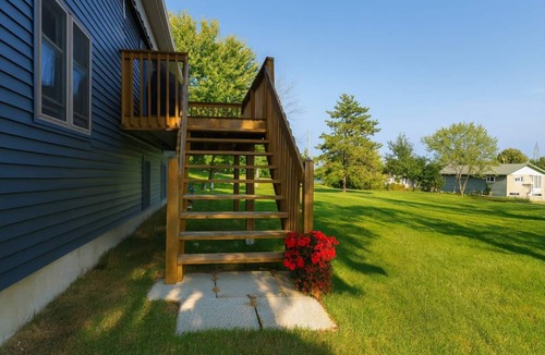 Greater Napanee House | BizLodge Napanee Hillside Bayview | Group & Family