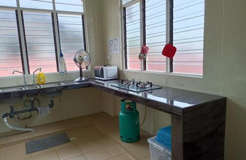 Kampung Pengkalan Maras House | BJ villa homestay