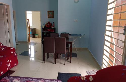 Kampung Pengkalan Maras House | BJ villa homestay