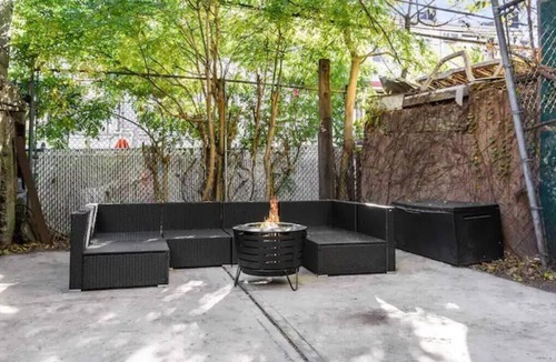 Ocean Hill Apartment | BK Boho- Private backyard, event-friendly