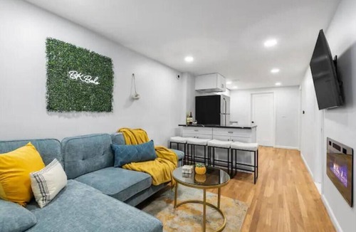 Ocean Hill Apartment | BK Boho- Private backyard, event-friendly