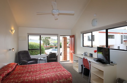 Pukekohe Hotel | Bk's Counties Motor Lodge
