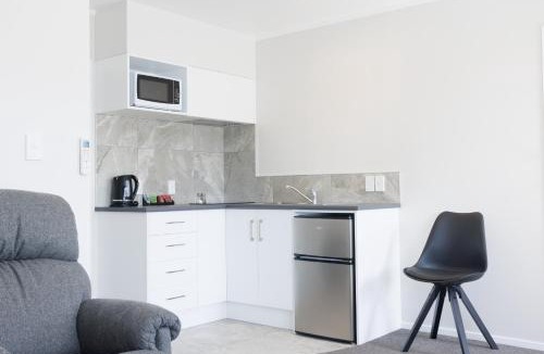 Woodhill Hotel | BK's Pohutukawa Lodge