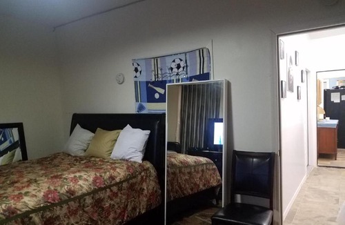 East Flatbush Bed & Breakfast | Bklyn cozy spot