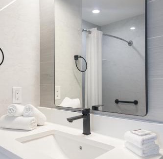 Cypress Hills Hotel | Bkway Hotel Brooklyn