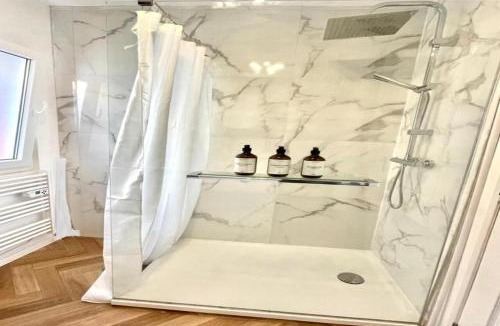 Guesnain Apartment | BLŌM Suite romantique, spa privé & salle de massage, petit dej inclus