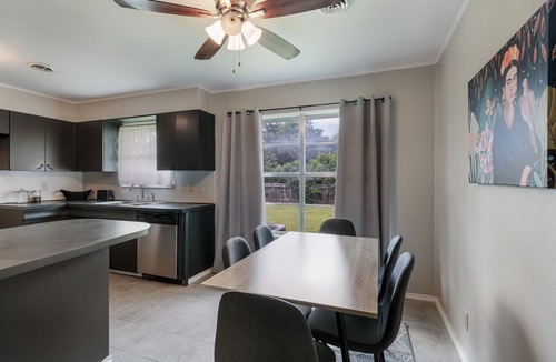 Lackland Terrace House | BL | 10% OFF | Entire 3BR & 2BA Home Near Lackland Air Force | Fast WiFi