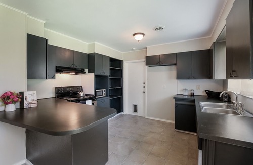 Lackland Terrace House | BL | 10% OFF | Entire 3BR & 2BA Home Near Lackland Air Force | Fast WiFi