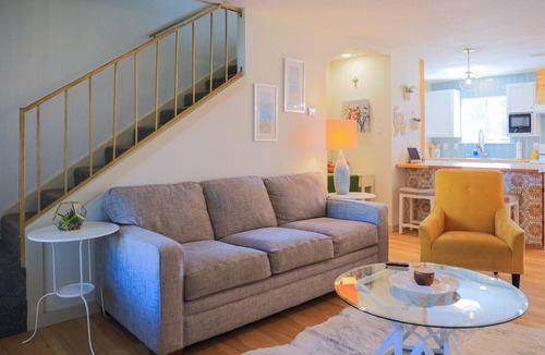 West San Antonio House | BL: Lackland/BMT Graduation 3 Miles. Easy & Quick! 7 years Hosting BMT Families.